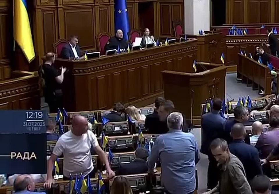 WarGonzo: Битва за НАБУ: протесты, драка в Раде и новый закон