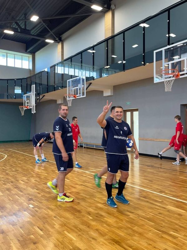  !.                   .        ...