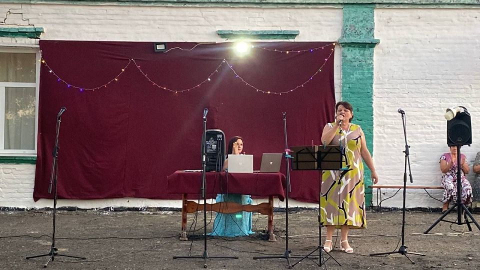 В Степановском Втором сельском доме культуры прошел летний концерт "Июльская пора" .Творческие коллективы Степановского и Богдановского домов культуры подготовили насыщенную разнообразную программу.Прозвучали заводные и... В Степановском Втором сельском доме культуры прошел летний концерт "Июльская пора" .Творческие коллективы Степановского и Богдановского домов культуры подготовили насыщенную разнообразную программу.Прозвучали заводные и...