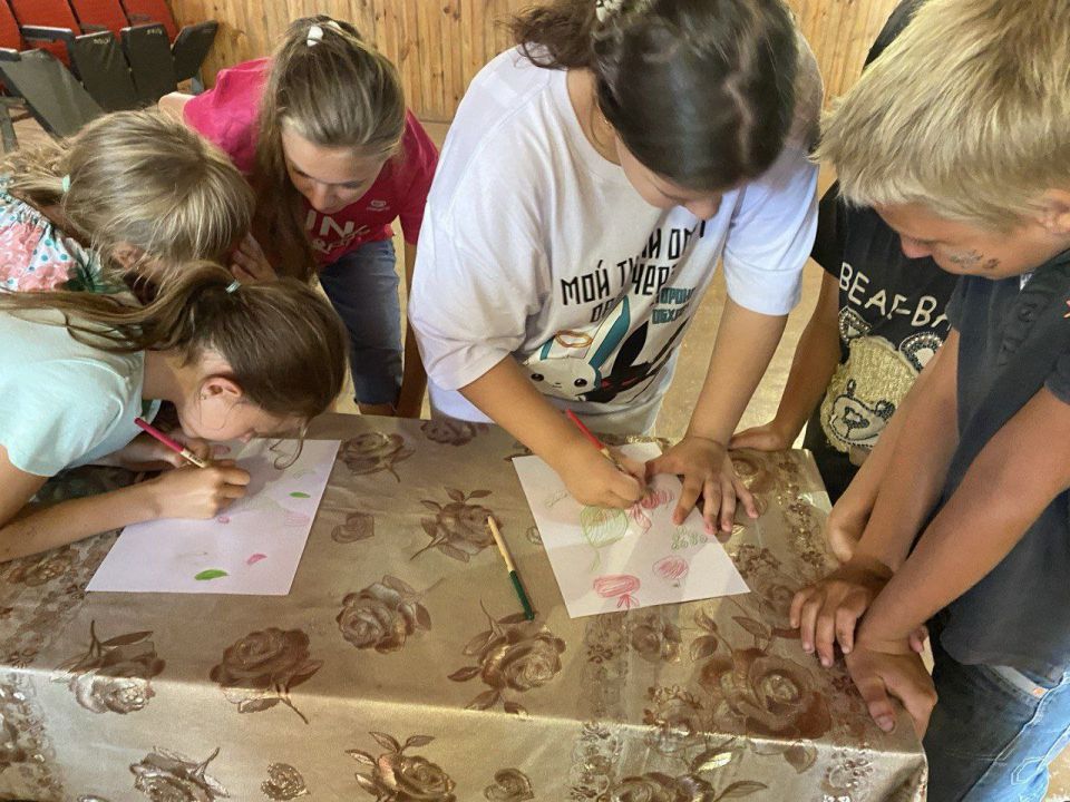 В Новоконстантиновском сельском Доме культуры к международному Дню Дружбы была проведена игровая программа для детей "Путешествие на остров Дружбы" В Новоконстантиновском сельском Доме культуры к международному Дню Дружбы была проведена игровая программа для детей "Путешествие на остров Дружбы"