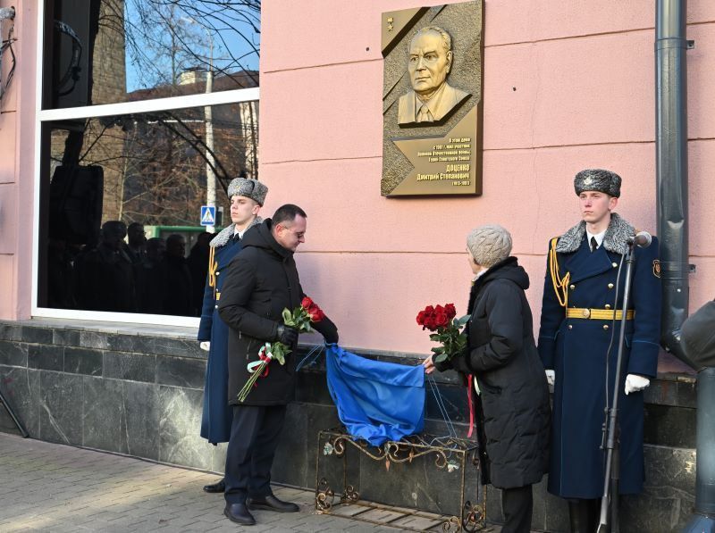 Акимовский муниципальный округ чтит память своих героев Акимовский муниципальный округ чтит память своих героев