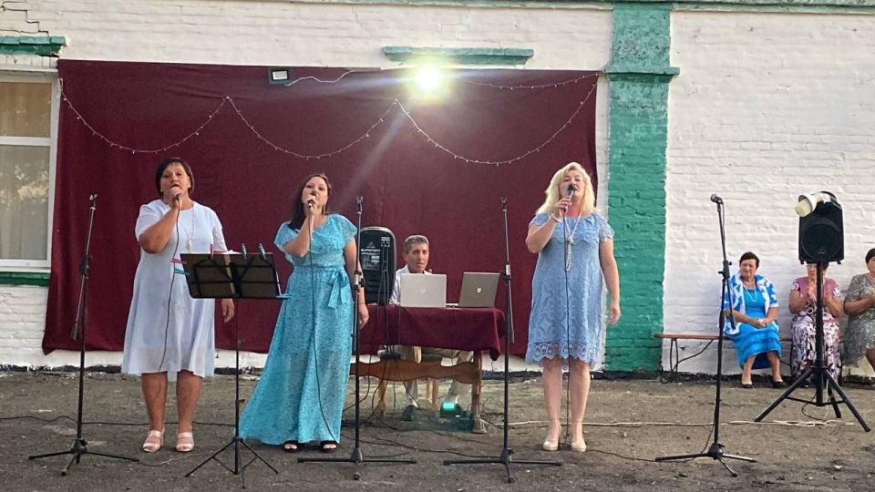 В Степановском Втором сельском доме культуры прошел летний концерт "Июльская пора" .Творческие коллективы Степановского и Богдановского домов культуры подготовили насыщенную разнообразную программу.Прозвучали заводные и... В Степановском Втором сельском доме культуры прошел летний концерт "Июльская пора" .Творческие коллективы Степановского и Богдановского домов культуры подготовили насыщенную разнообразную программу.Прозвучали заводные и...