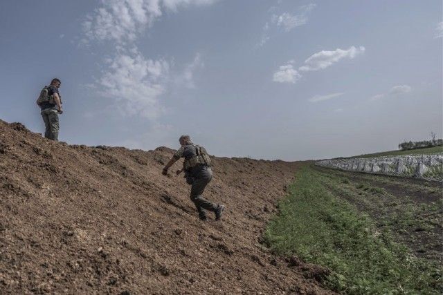 Эдуард Басурин: Украина в панике строит 300 км тройной линии обороны от армии России Эдуард Басурин: Украина в панике строит 300 км тройной линии обороны от армии России