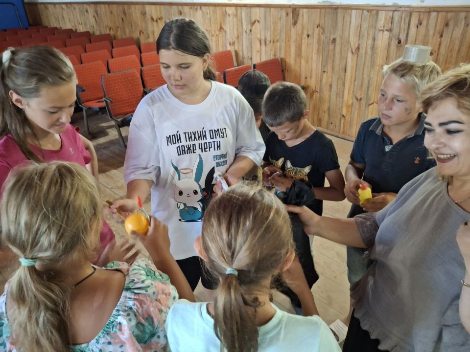 В Новоконстантиновском сельском Доме культуры к международному Дню Дружбы была проведена игровая программа для детей "Путешествие на остров Дружбы" В Новоконстантиновском сельском Доме культуры к международному Дню Дружбы была проведена игровая программа для детей "Путешествие на остров Дружбы"