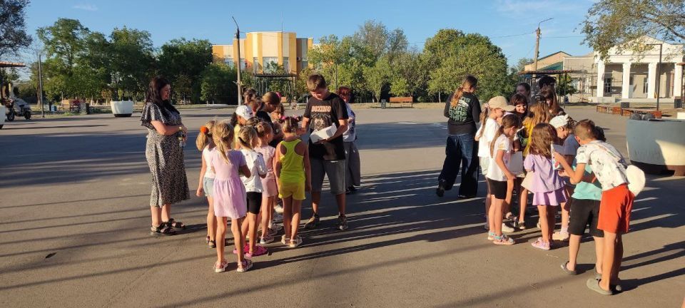 Конкурсно-игровую программу «Банк интересных затей» (из цикла развлекательно - игровых программ для детей "Путешествие в страну игр") провели для акимовских ребят сотрудники Акимовского ЦДК Конкурсно-игровую программу «Банк интересных затей» (из цикла развлекательно - игровых программ для детей "Путешествие в страну игр") провели для акимовских ребят сотрудники Акимовского ЦДК