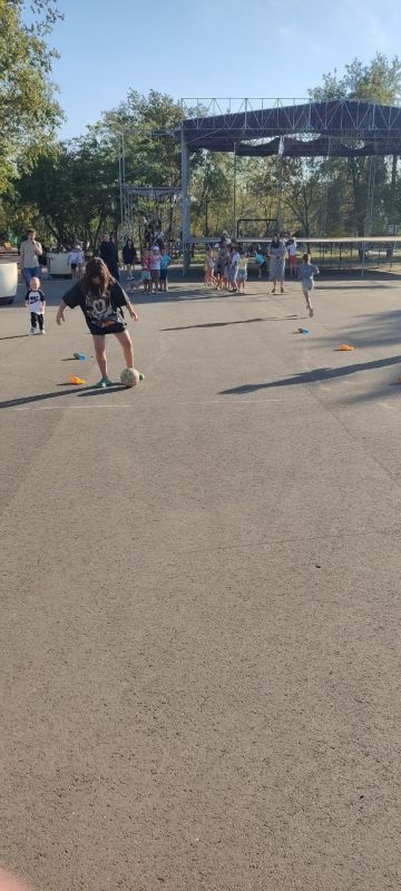 Конкурсно-игровую программу «Банк интересных затей» (из цикла развлекательно - игровых программ для детей "Путешествие в страну игр") провели для акимовских ребят сотрудники Акимовского ЦДК Конкурсно-игровую программу «Банк интересных затей» (из цикла развлекательно - игровых программ для детей "Путешествие в страну игр") провели для акимовских ребят сотрудники Акимовского ЦДК