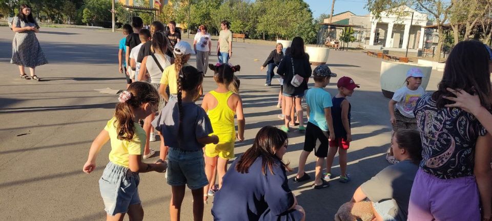 Конкурсно-игровую программу «Банк интересных затей» (из цикла развлекательно - игровых программ для детей "Путешествие в страну игр") провели для акимовских ребят сотрудники Акимовского ЦДК Конкурсно-игровую программу «Банк интересных затей» (из цикла развлекательно - игровых программ для детей "Путешествие в страну игр") провели для акимовских ребят сотрудники Акимовского ЦДК