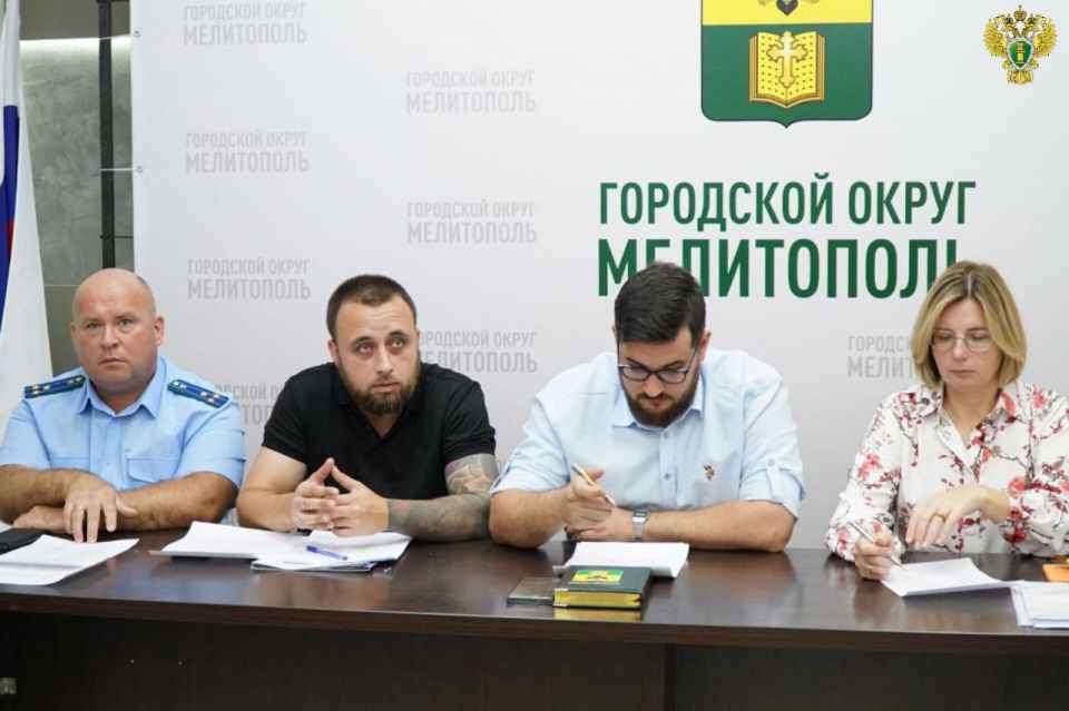 Прокурор города Мелитополя Олег Дурягин принял участие в очередном заседании муниципальной рабочей группы, посвященном противодействию нелегальной занятости на территории городского округа Прокурор города Мелитополя Олег Дурягин принял участие в очередном заседании муниципальной рабочей группы, посвященном противодействию нелегальной занятости на территории городского округа