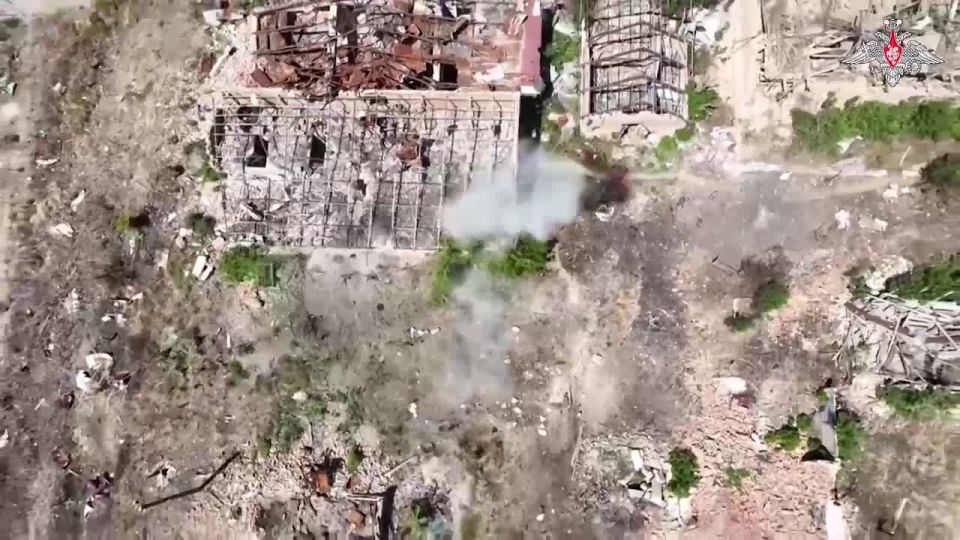 Минобороны России: Удар за ударом. 00:00 Дроноводы поразили командно-наблюдательный пункт и пехоту ВСУ в районе населенных пунктов Плавни и Степногорск Запорожской области