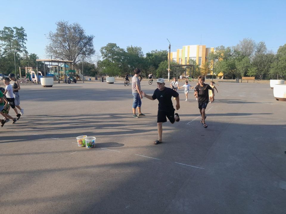 8 августа в рамках празднования Дня физкультурника Акимовский ЦДК провел спортивную программу «Веселая эстафета» 8 августа в рамках празднования Дня физкультурника Акимовский ЦДК провел спортивную программу «Веселая эстафета»