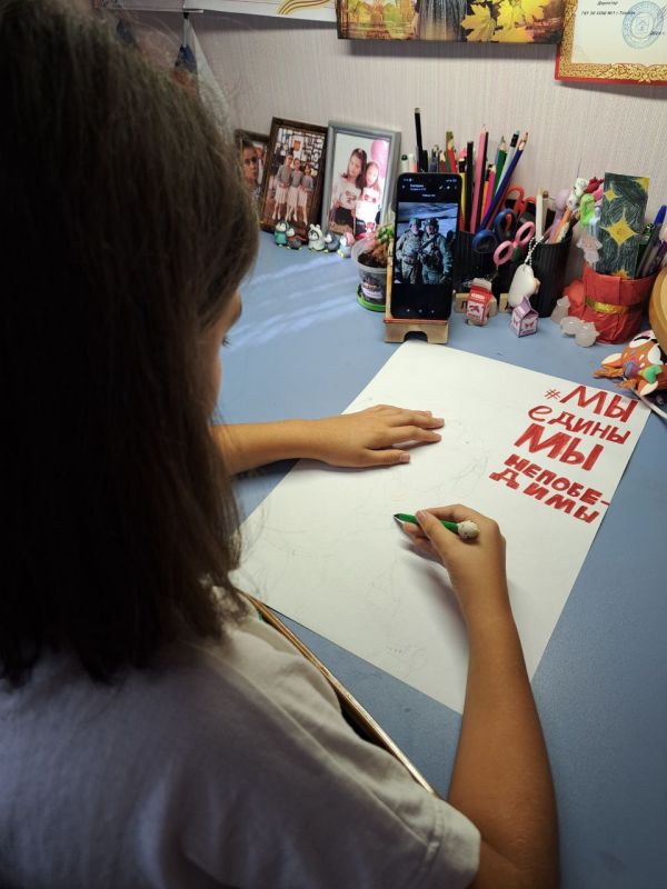 Мы продолжаем поддерживать наших Защитников рисунками детей из 70 регионов нашей страны народной акции «Наш Путь к Победе: Портрет Героя СВО» Мы продолжаем поддерживать наших Защитников рисунками детей из 70 регионов нашей страны народной акции «Наш Путь к Победе: Портрет Героя СВО»