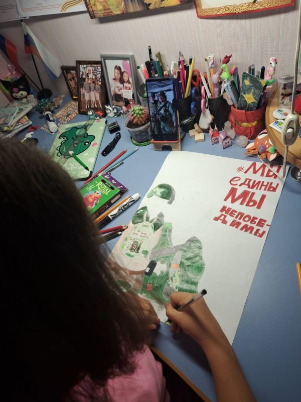 Мы продолжаем поддерживать наших Защитников рисунками детей из 70 регионов нашей страны народной акции «Наш Путь к Победе: Портрет Героя СВО» Мы продолжаем поддерживать наших Защитников рисунками детей из 70 регионов нашей страны народной акции «Наш Путь к Победе: Портрет Героя СВО»