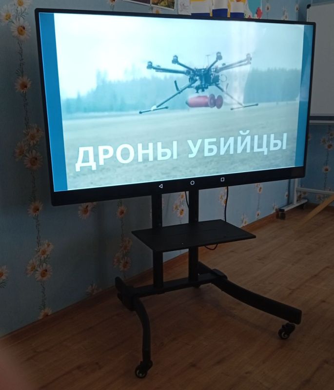 "ДРОНОВАЯ БЕЗОПАСНОСТЬ - ПРАВИЛА, КОТОРЫЕ СПАСАЮТ" "ДРОНОВАЯ БЕЗОПАСНОСТЬ - ПРАВИЛА, КОТОРЫЕ СПАСАЮТ"