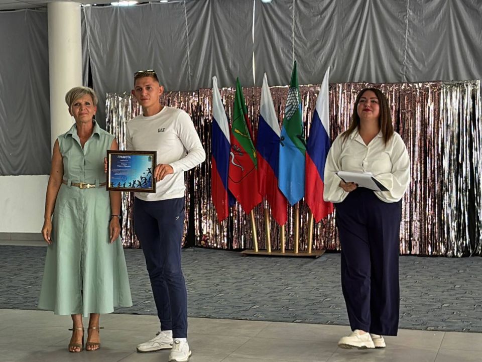 В Бердянске наградили наставников и педагогов, внесших вклад в развитие спорта В Бердянске наградили наставников и педагогов, внесших вклад в развитие спорта