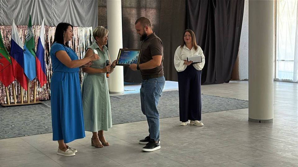 В Бердянске наградили наставников и педагогов, внесших вклад в развитие спорта В Бердянске наградили наставников и педагогов, внесших вклад в развитие спорта