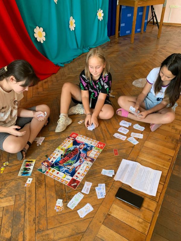 В Доме Культуры пгт. Приазовское продолжаются интересные и весёлые занятия по направлению: Эстрадный вокал! В Доме Культуры пгт. Приазовское продолжаются интересные и весёлые занятия по направлению: Эстрадный вокал!