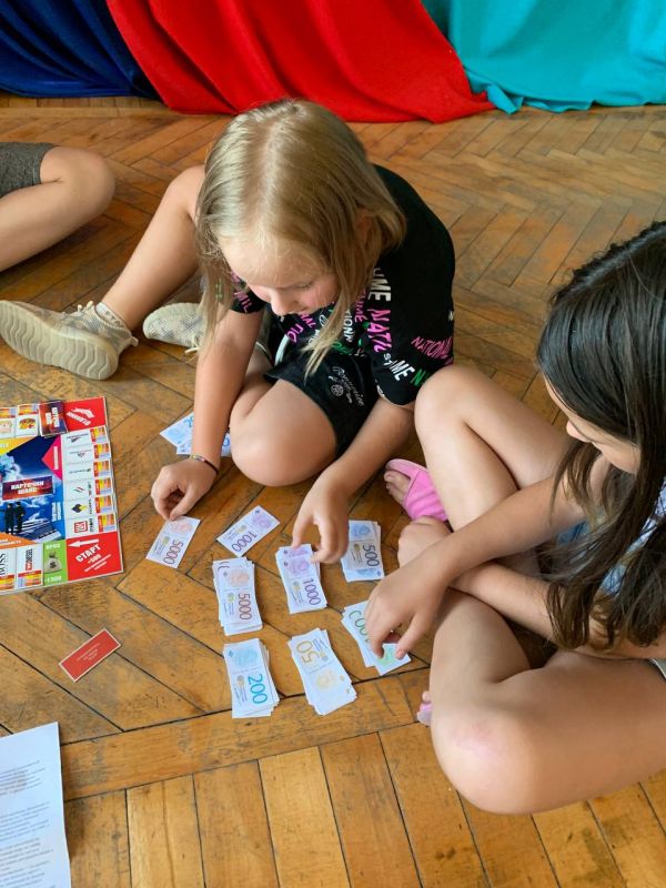 В Доме Культуры пгт. Приазовское продолжаются интересные и весёлые занятия по направлению: Эстрадный вокал! В Доме Культуры пгт. Приазовское продолжаются интересные и весёлые занятия по направлению: Эстрадный вокал!