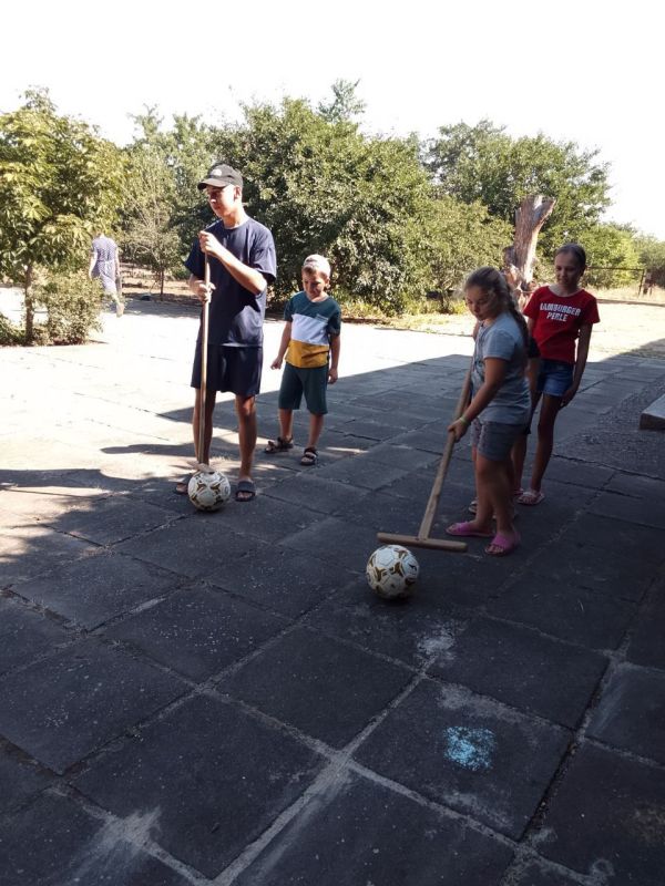 В Шевченковском сельском Доме культуры для детей прошли спортивные соревнования " Весёлые старты" В Шевченковском сельском Доме культуры для детей прошли спортивные соревнования " Весёлые старты"