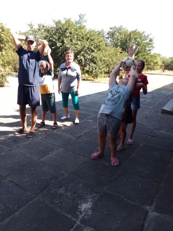 В Шевченковском сельском Доме культуры для детей прошли спортивные соревнования " Весёлые старты" В Шевченковском сельском Доме культуры для детей прошли спортивные соревнования " Весёлые старты"