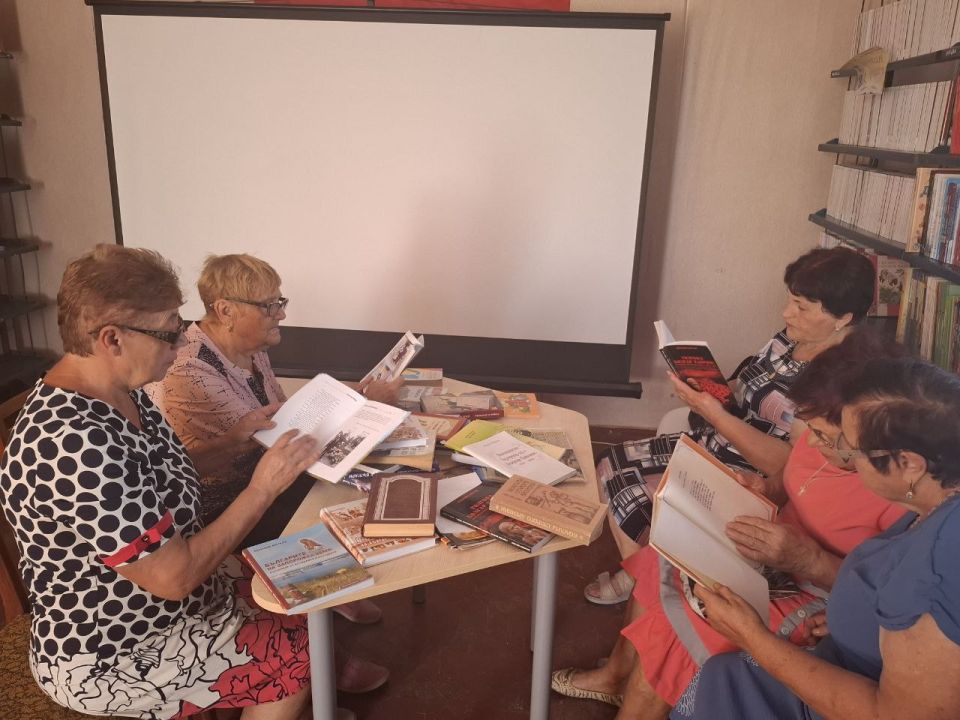 С радостью сообщаем вам о первом заседании нашего библио-клуба "Культурное наследие" в Богдановской сельской библиотеке, которое прошло сегодня ,в теплой и дружеской атмосфере С радостью сообщаем вам о первом заседании нашего библио-клуба "Культурное наследие" в Богдановской сельской библиотеке, которое прошло сегодня ,в теплой и дружеской атмосфере