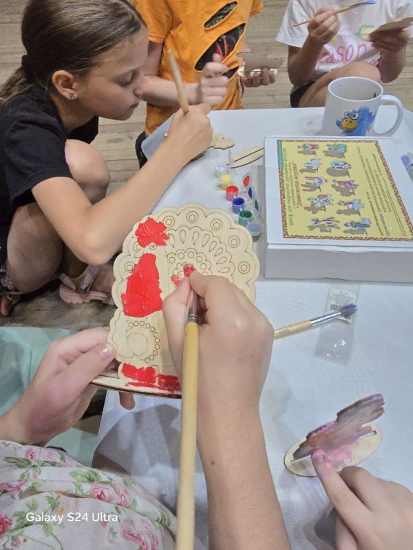 13 августа в Доме культуры прошло интересное и познавательные мероприятие " Чудо Вятки" ребятам стало интересно откуда я приехала ,и я решила рассказать и показать ребятам ,чем же славен город Киров ( Вятка,Хлынов... 13 августа в Доме культуры прошло интересное и познавательные мероприятие " Чудо Вятки" ребятам стало интересно откуда я приехала ,и я решила рассказать и показать ребятам ,чем же славен город Киров ( Вятка,Хлынов...