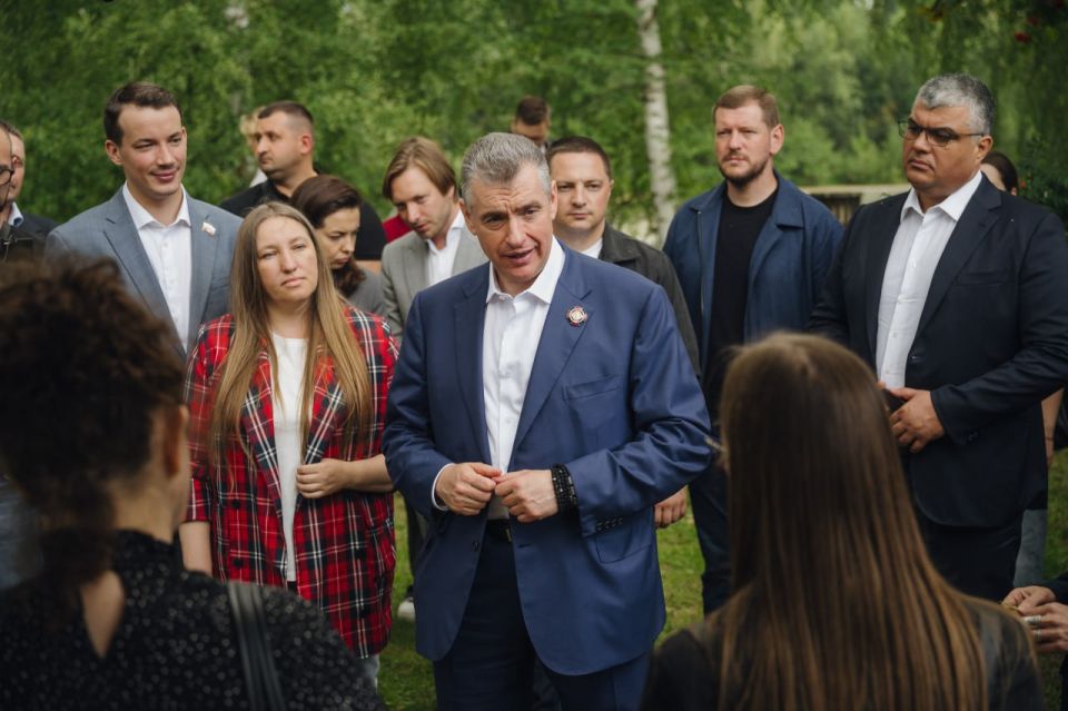 Проблема развития малых городов в России носит системный и многогранный характер, требующий комплексного и взвешенного подхода Проблема развития малых городов в России носит системный и многогранный характер, требующий комплексного и взвешенного подхода