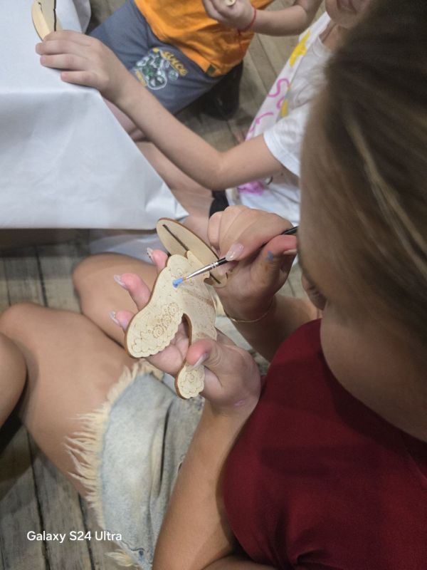 13 августа в Доме культуры прошло интересное и познавательные мероприятие " Чудо Вятки" ребятам стало интересно откуда я приехала ,и я решила рассказать и показать ребятам ,чем же славен город Киров ( Вятка,Хлынов... 13 августа в Доме культуры прошло интересное и познавательные мероприятие " Чудо Вятки" ребятам стало интересно откуда я приехала ,и я решила рассказать и показать ребятам ,чем же славен город Киров ( Вятка,Хлынов...