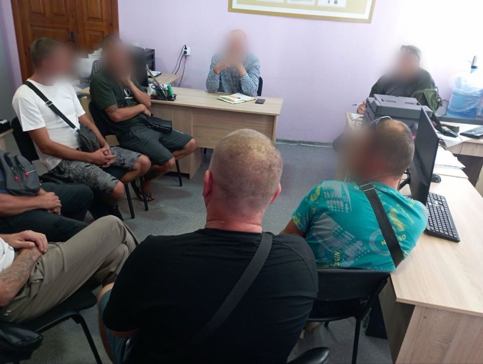 В Запорожской области сотрудники полиции совместно с представителями Управления федеральной службы исполнения наказаний по Запорожской области провели профилактическую беседу, направленную на недопущение фактов экстремизма и... В Запорожской области сотрудники полиции совместно с представителями Управления федеральной службы исполнения наказаний по Запорожской области провели профилактическую беседу, направленную на недопущение фактов экстремизма и...