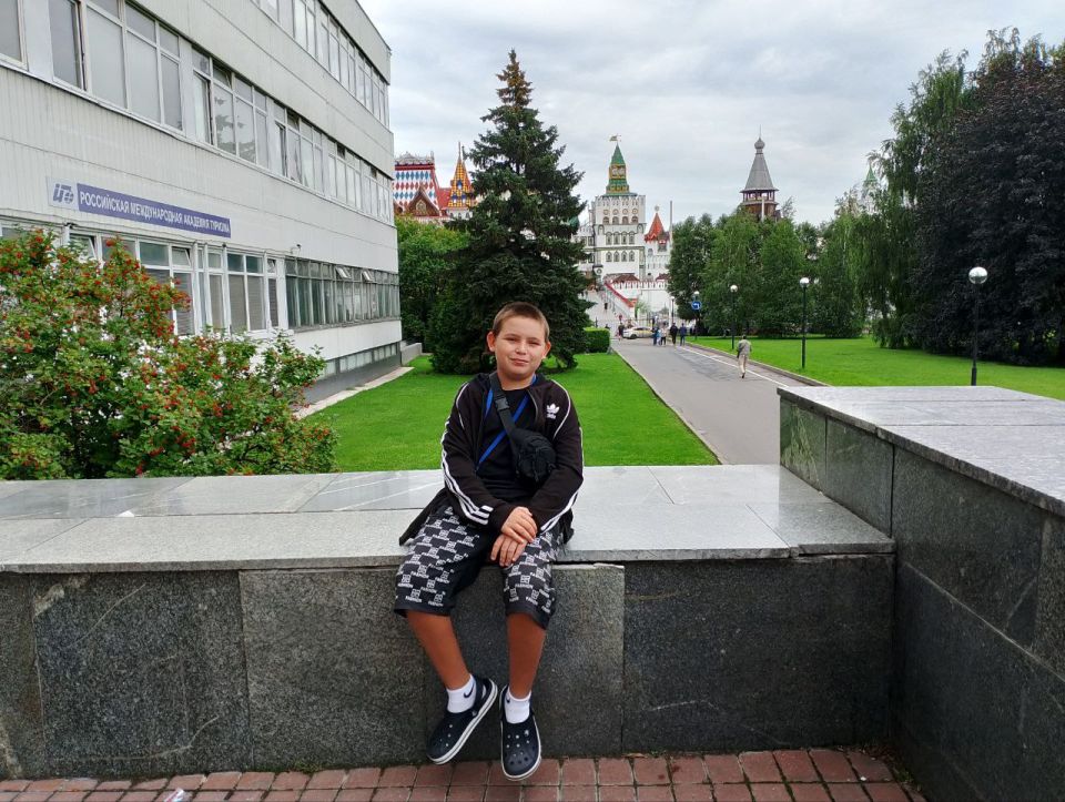 Этим летом 8 ребят из с. Розовка Приазовского р-на, смогли отправиться в увлекательное путешествие по Москве Этим летом 8 ребят из с. Розовка Приазовского р-на, смогли отправиться в увлекательное путешествие по Москве