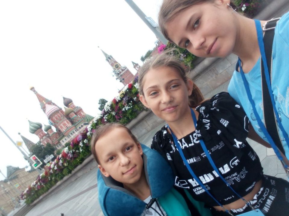 Этим летом 8 ребят из с. Розовка Приазовского р-на, смогли отправиться в увлекательное путешествие по Москве Этим летом 8 ребят из с. Розовка Приазовского р-на, смогли отправиться в увлекательное путешествие по Москве