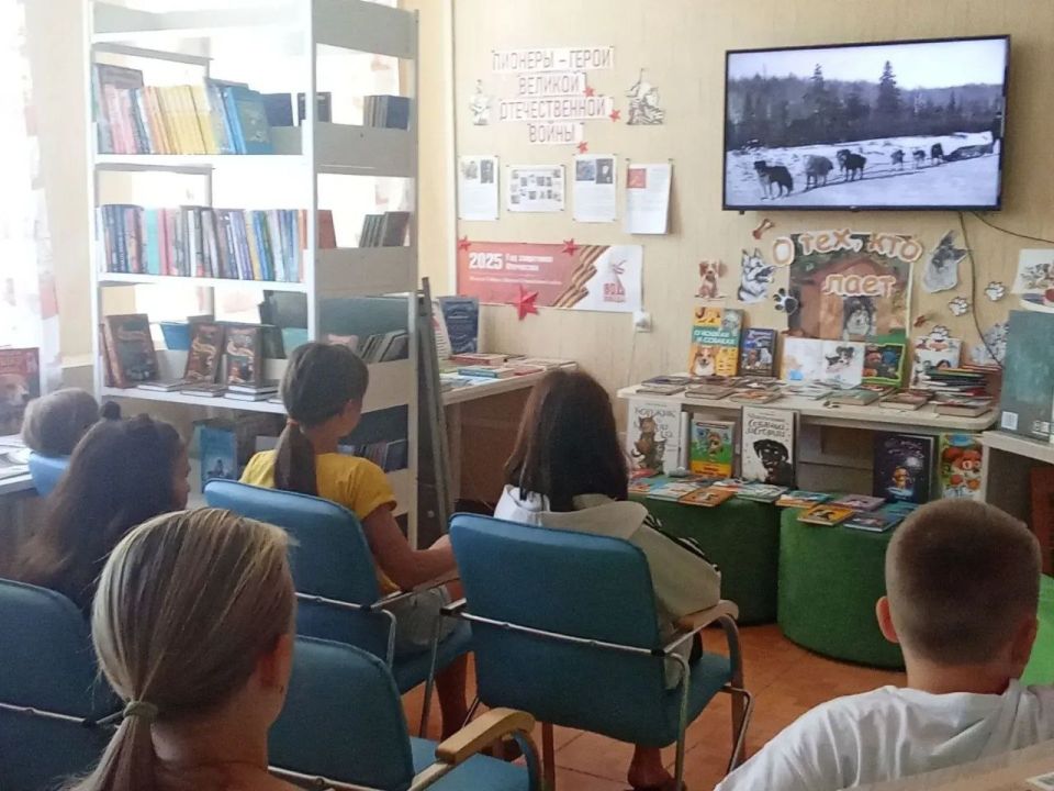 В рамках программы летнего отдыха детей "Нескучное лето" (детской отдел Акимовской модельной библиотеки)провели воспитательный час "Не предавайте верность" В рамках программы летнего отдыха детей "Нескучное лето" (детской отдел Акимовской модельной библиотеки)провели воспитательный час "Не предавайте верность"