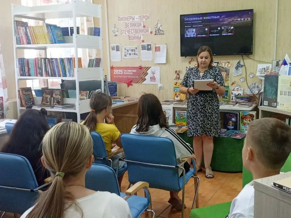 В рамках программы летнего отдыха детей "Нескучное лето" (детской отдел Акимовской модельной библиотеки)провели воспитательный час "Не предавайте верность" В рамках программы летнего отдыха детей "Нескучное лето" (детской отдел Акимовской модельной библиотеки)провели воспитательный час "Не предавайте верность"