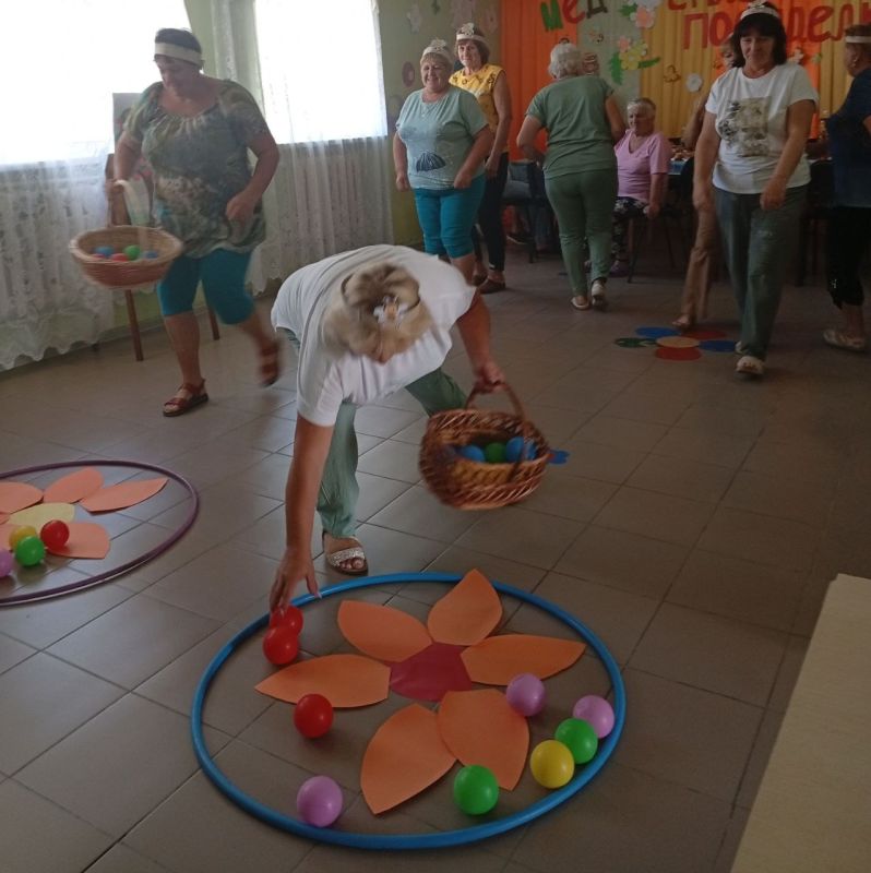 "ТРИ СПАСА АВГУСТА". В Гаммовском сельском доме культуры состоялось яркое заседание женского клуба "Огонёк", посвящённое трем августовским Спасам - Медовому, Яблочному и Ореховому "ТРИ СПАСА АВГУСТА". В Гаммовском сельском доме культуры состоялось яркое заседание женского клуба "Огонёк", посвящённое трем августовским Спасам - Медовому, Яблочному и Ореховому