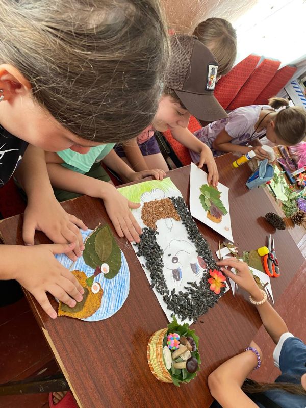 В Новоконстантиновском сельском Доме культуры прошел мастер- класс изготовления поделок из природных материалов ко Дню чуда своими руками "Летние фантазии" В Новоконстантиновском сельском Доме культуры прошел мастер- класс изготовления поделок из природных материалов ко Дню чуда своими руками "Летние фантазии"