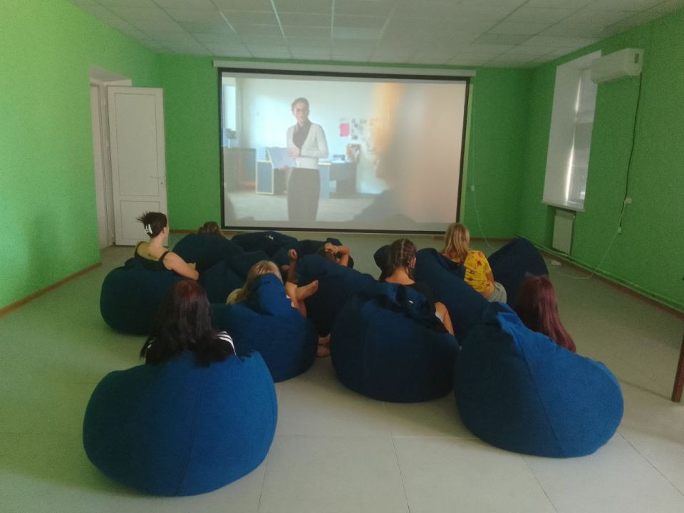 В Розовском СДК летние дни наполнены творчеством! Дети с удовольствием занимаются рисованием, развивая свою фантазию и воображение В Розовском СДК летние дни наполнены творчеством! Дети с удовольствием занимаются рисованием, развивая свою фантазию и воображение