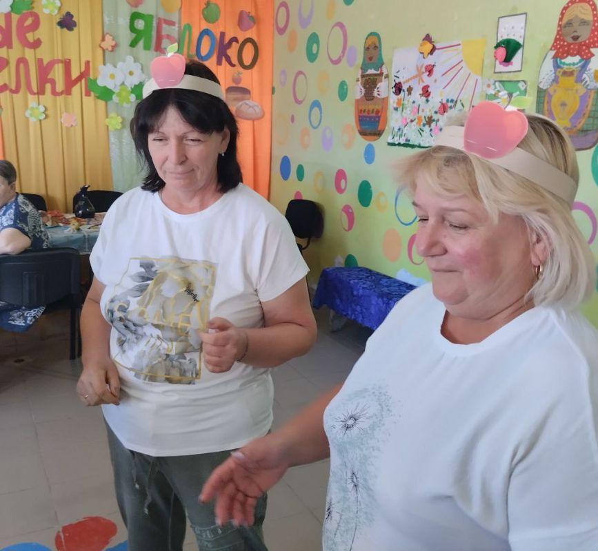 "ТРИ СПАСА АВГУСТА". В Гаммовском сельском доме культуры состоялось яркое заседание женского клуба "Огонёк", посвящённое трем августовским Спасам - Медовому, Яблочному и Ореховому "ТРИ СПАСА АВГУСТА". В Гаммовском сельском доме культуры состоялось яркое заседание женского клуба "Огонёк", посвящённое трем августовским Спасам - Медовому, Яблочному и Ореховому