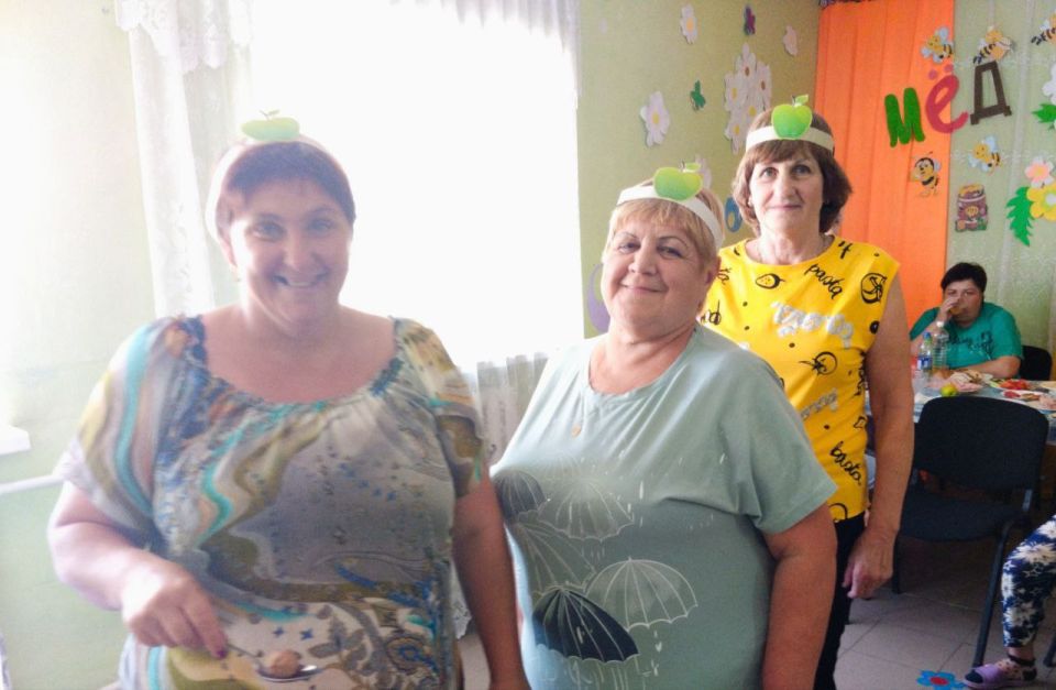 "ТРИ СПАСА АВГУСТА". В Гаммовском сельском доме культуры состоялось яркое заседание женского клуба "Огонёк", посвящённое трем августовским Спасам - Медовому, Яблочному и Ореховому "ТРИ СПАСА АВГУСТА". В Гаммовском сельском доме культуры состоялось яркое заседание женского клуба "Огонёк", посвящённое трем августовским Спасам - Медовому, Яблочному и Ореховому