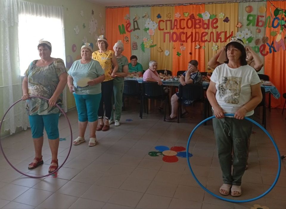 "ТРИ СПАСА АВГУСТА". В Гаммовском сельском доме культуры состоялось яркое заседание женского клуба "Огонёк", посвящённое трем августовским Спасам - Медовому, Яблочному и Ореховому "ТРИ СПАСА АВГУСТА". В Гаммовском сельском доме культуры состоялось яркое заседание женского клуба "Огонёк", посвящённое трем августовским Спасам - Медовому, Яблочному и Ореховому