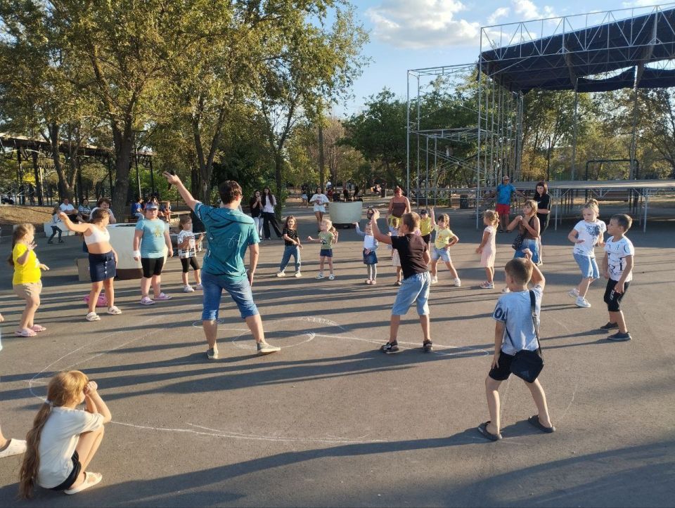 Сотрудники Акимовского ЦДК провели увлекательную музыкально-игровую программу «Музыкальная шкатулка» Сотрудники Акимовского ЦДК провели увлекательную музыкально-игровую программу «Музыкальная шкатулка»