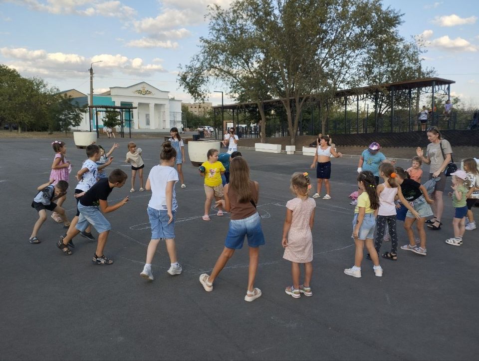 Сотрудники Акимовского ЦДК провели увлекательную музыкально-игровую программу «Музыкальная шкатулка» Сотрудники Акимовского ЦДК провели увлекательную музыкально-игровую программу «Музыкальная шкатулка»