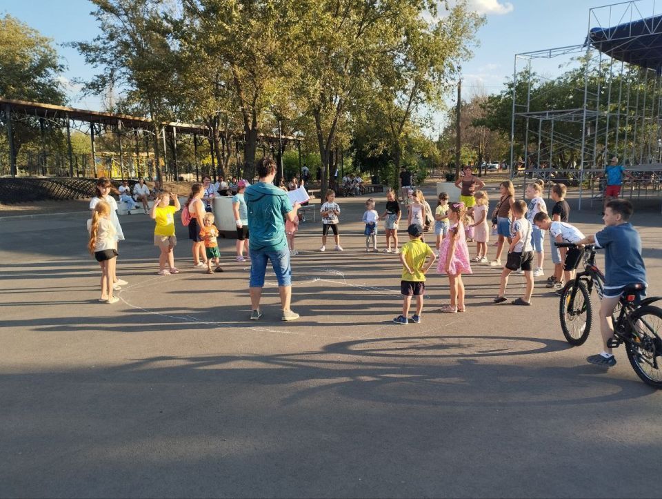 Сотрудники Акимовского ЦДК провели увлекательную музыкально-игровую программу «Музыкальная шкатулка» Сотрудники Акимовского ЦДК провели увлекательную музыкально-игровую программу «Музыкальная шкатулка»