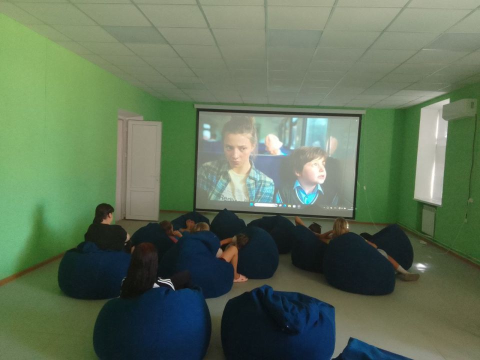 В Розовском СДК летние дни наполнены творчеством! Дети с удовольствием занимаются рисованием, развивая свою фантазию и воображение В Розовском СДК летние дни наполнены творчеством! Дети с удовольствием занимаются рисованием, развивая свою фантазию и воображение