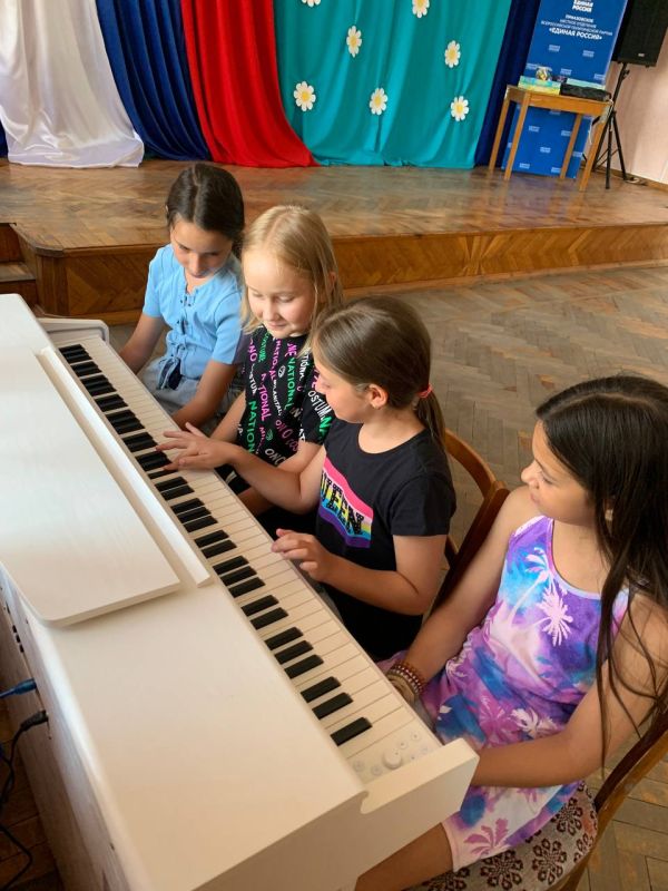 Музыкальное настроение и звонкий смех наполняют наш Дом Культуры в Приазовском! Музыкальное настроение и звонкий смех наполняют наш Дом Культуры в Приазовском!