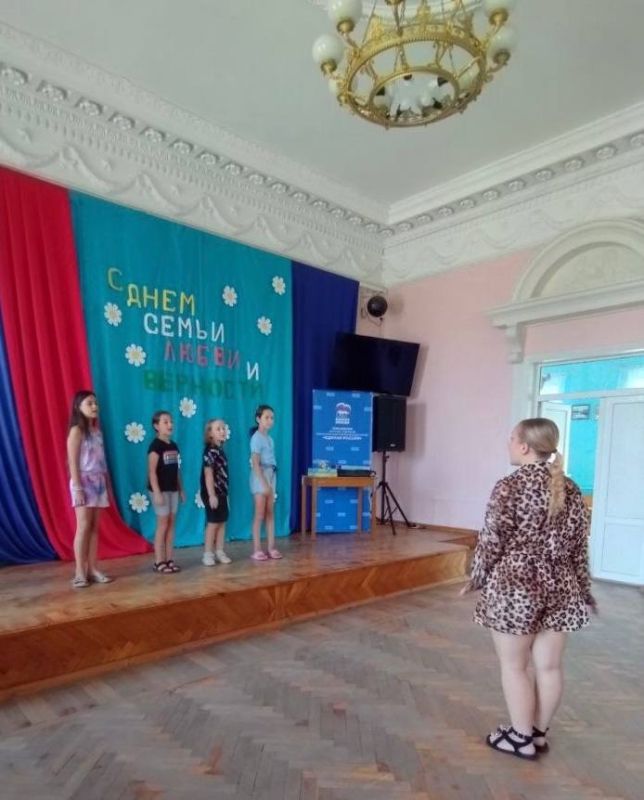 Музыкальное настроение и звонкий смех наполняют наш Дом Культуры в Приазовском! Музыкальное настроение и звонкий смех наполняют наш Дом Культуры в Приазовском!