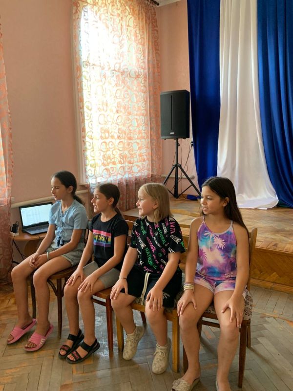 Музыкальное настроение и звонкий смех наполняют наш Дом Культуры в Приазовском! Музыкальное настроение и звонкий смех наполняют наш Дом Культуры в Приазовском!