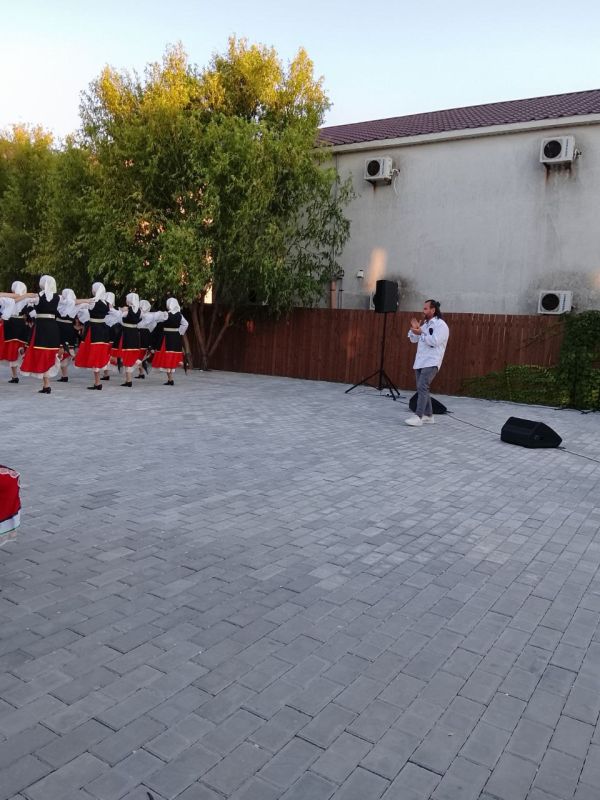 В Кирилловке прошел ежегодный фестиваль "Сохранение и приумножение греческой культуры."Ярким событием стал концерт, подготовленный греческими общинами юга России.В фестивале также приняли участие представители болгарской... В Кирилловке прошел ежегодный фестиваль "Сохранение и приумножение греческой культуры."Ярким событием стал концерт, подготовленный греческими общинами юга России.В фестивале также приняли участие представители болгарской...