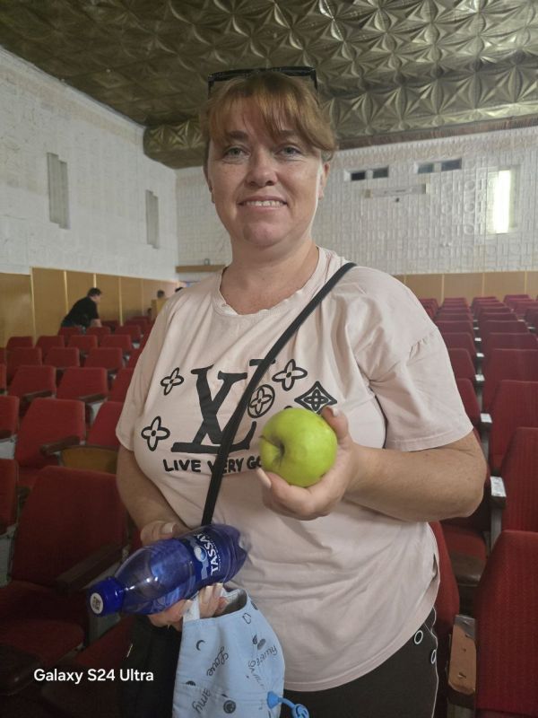 С целью формирования духовного мира детей через знакомство с народными праздниками и традициями 19 августа в Надеждинском Доме культуры прошло мероприятие познавательно-развлекательного характера «Яблочный Спас» С целью формирования духовного мира детей через знакомство с народными праздниками и традициями 19 августа в Надеждинском Доме культуры прошло мероприятие познавательно-развлекательного характера «Яблочный Спас»