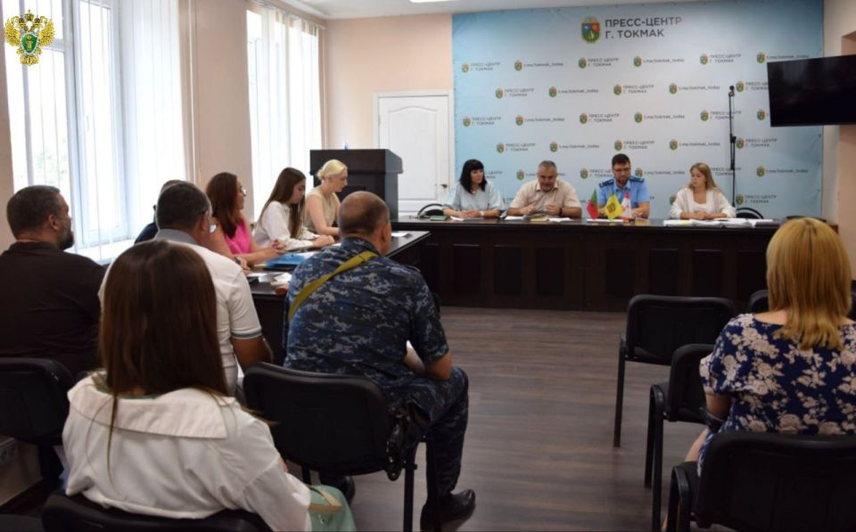 Прокурор Токмакского района Сергей Разумовский принял участие в заседании комиссии по делам несовершеннолетних и защите их прав при администрации муниципального округа Прокурор Токмакского района Сергей Разумовский принял участие в заседании комиссии по делам несовершеннолетних и защите их прав при администрации муниципального округа
