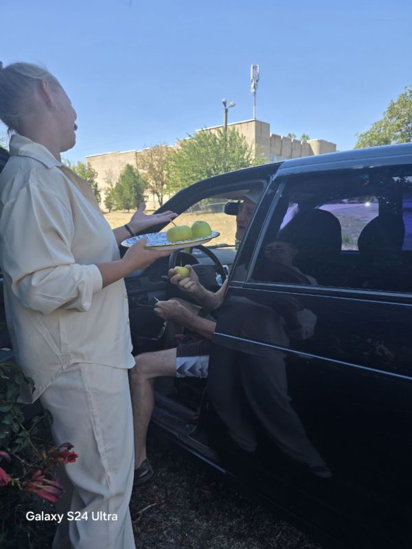 С целью формирования духовного мира детей через знакомство с народными праздниками и традициями 19 августа в Надеждинском Доме культуры прошло мероприятие познавательно-развлекательного характера «Яблочный Спас» С целью формирования духовного мира детей через знакомство с народными праздниками и традициями 19 августа в Надеждинском Доме культуры прошло мероприятие познавательно-развлекательного характера «Яблочный Спас»