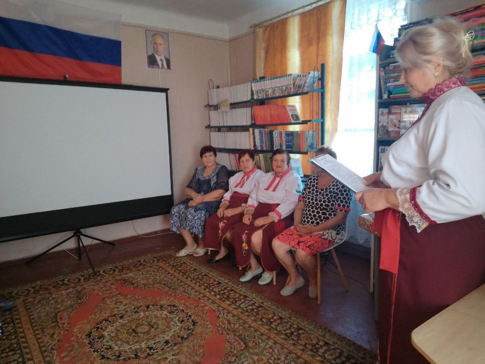 "Три Великих Спаса". Дорогие друзья! С большим удовольствием делимся с вами впечатлениями от прошедшего мероприятия в нашей Богдановской сельской библиотеке, посвященного "Трем Великим Спасам" "Три Великих Спаса". Дорогие друзья! С большим удовольствием делимся с вами впечатлениями от прошедшего мероприятия в нашей Богдановской сельской библиотеке, посвященного "Трем Великим Спасам"